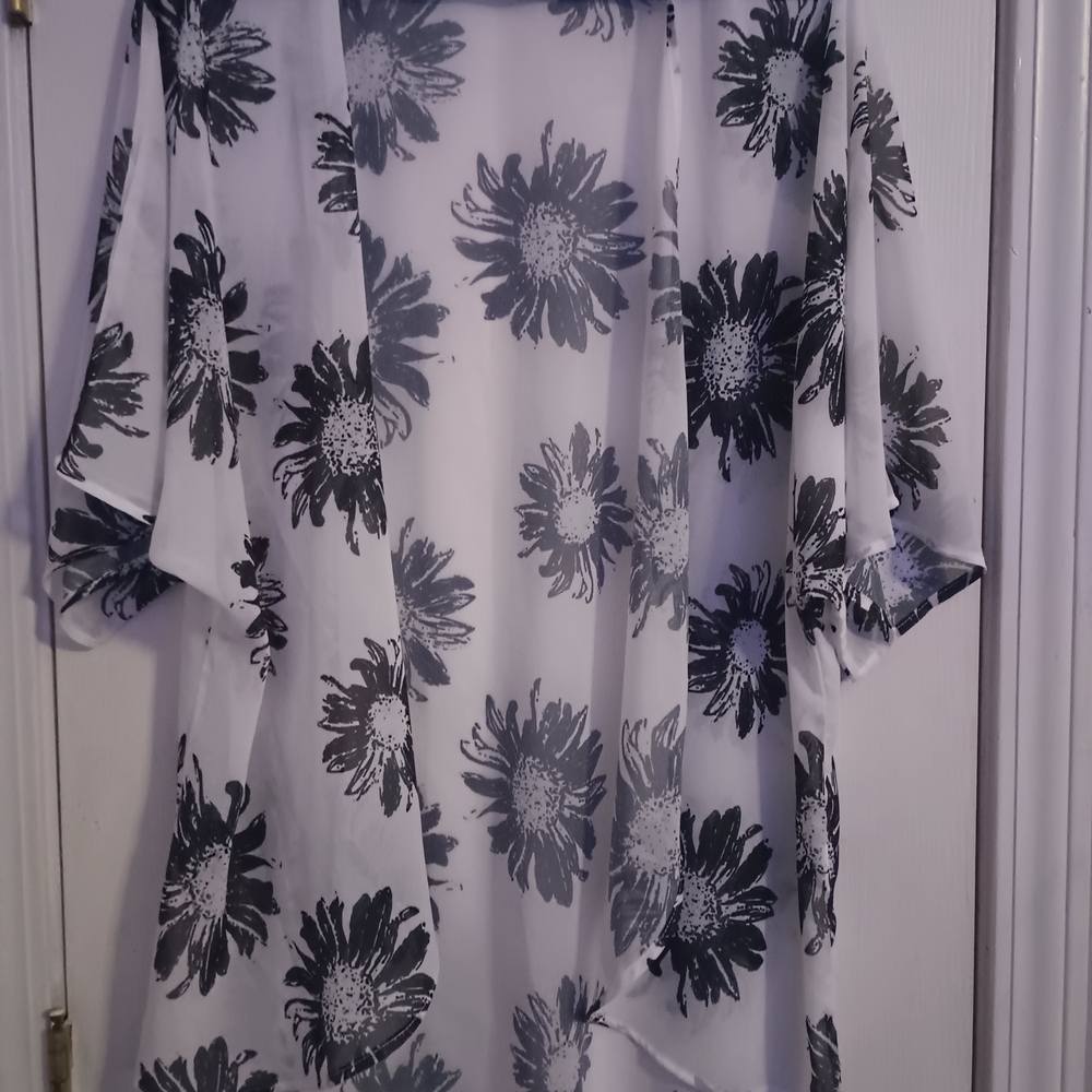 Open-Front Sheer Tunic Kimono in White with Black Floral Print